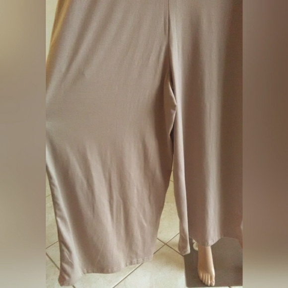 BNWOT BOUTIQUE ONSIE BEIGE SZ. OVERSIZED SM. POCKET PEEK HOLE DROOOOOOPY! - Picture 2 of 6